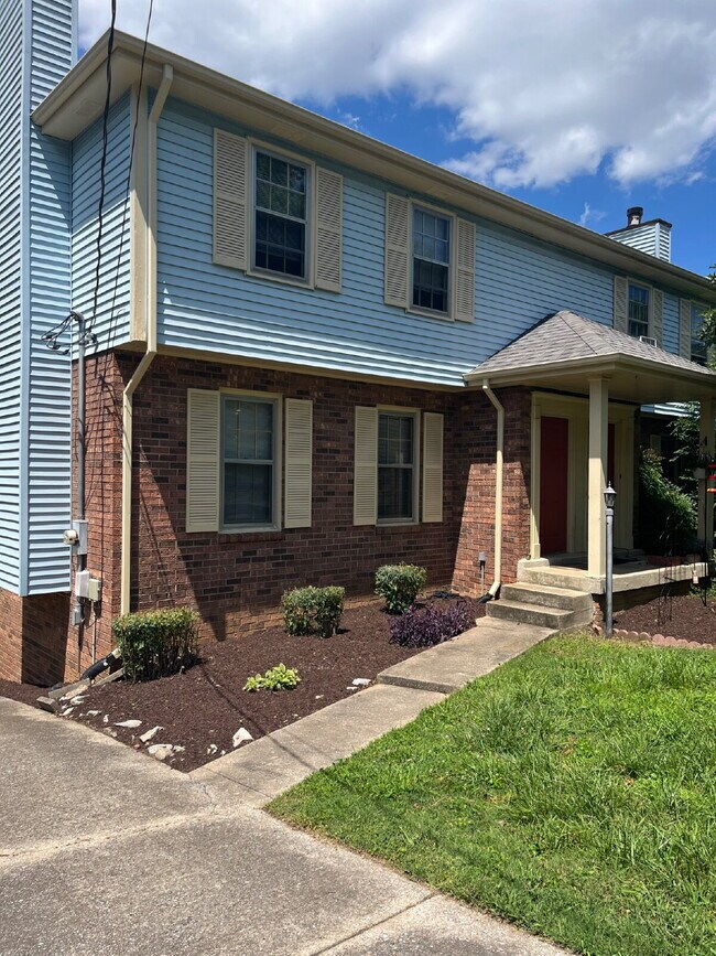 Building Photo - "Charming 3-Bedroom Retreat in Nashville – Spacious 1,149 Sq Ft with 1.5 Baths!"