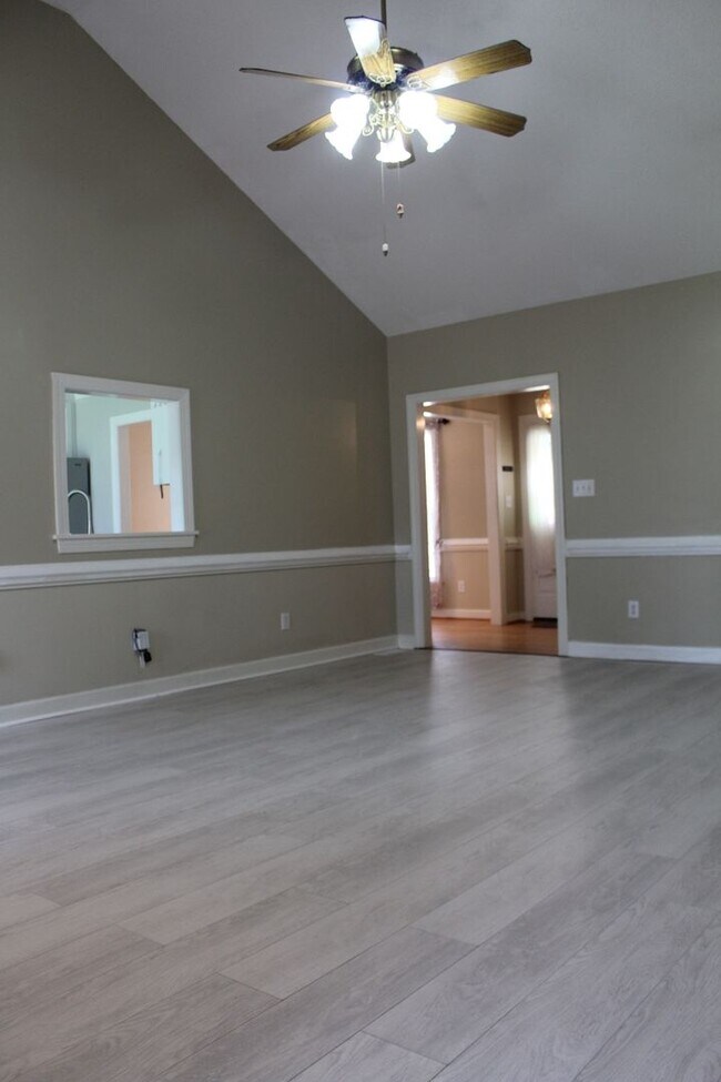 Building Photo - 420 Hunters Creek Dr