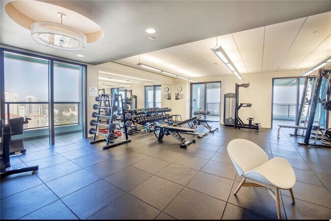 Building Photo - 1 Beach Dr SE