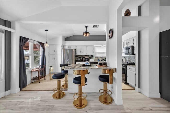 Building Photo - 411 Del Mar Dr