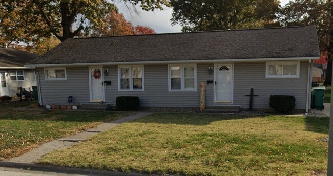 Building Photo - 664 N Walnut St