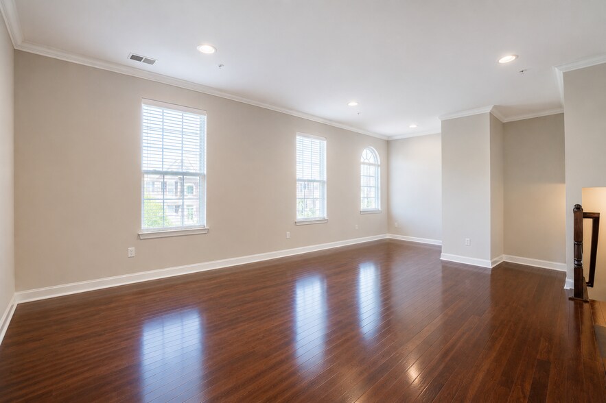 Building Photo - 248 Broadstone Dr