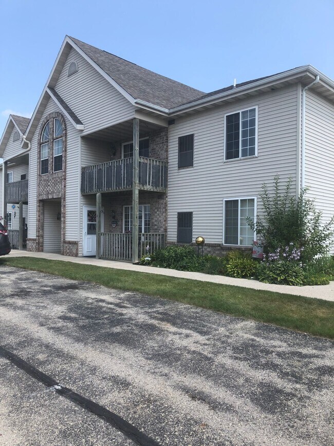 Building Photo - Parkside Village Apartment Homes in Mayville, WI