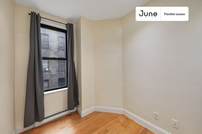 Building Photo - 235 W 109th St