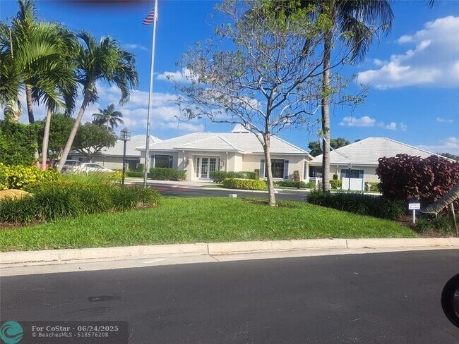 Building Photo - 110 Cypress Club Dr