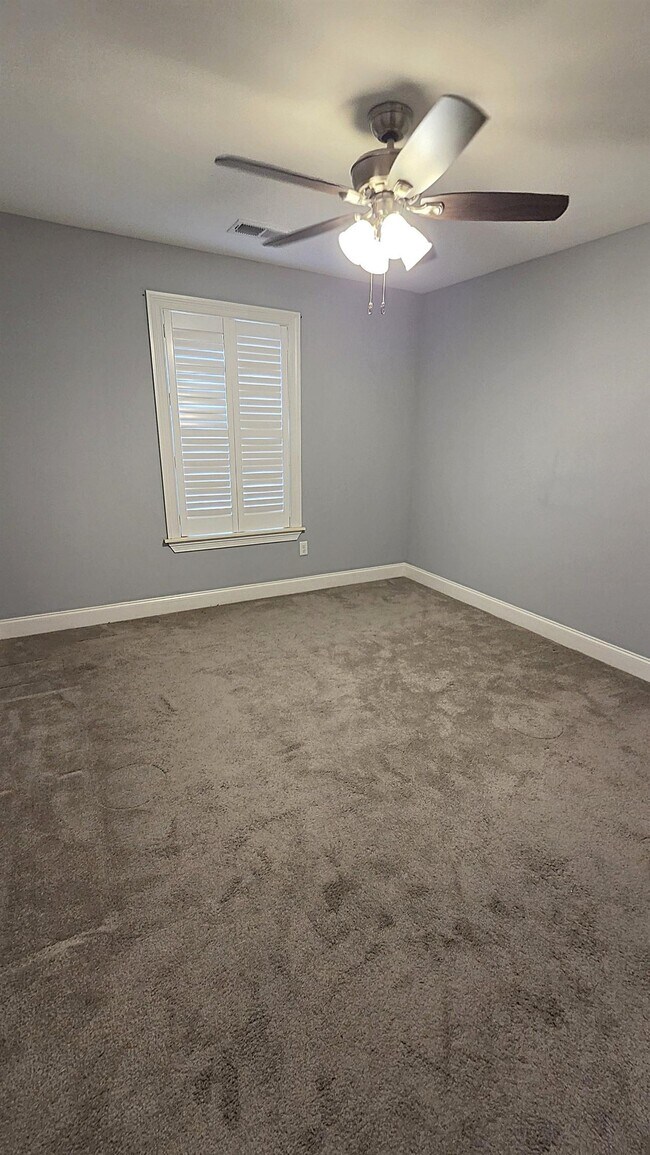 Building Photo - 30 Birkdale Dr