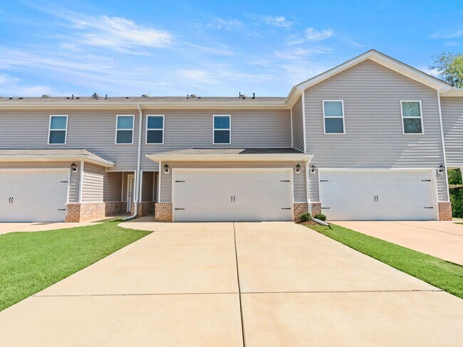Building Photo - ASK ABOUT RENT SPECIAL! Fantastic Location – Spacious 3 Bedroom Townhome with Rear-Entry Garage!