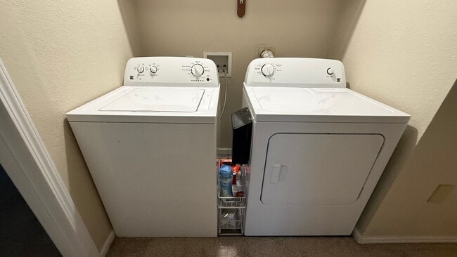 Building Photo - A spacious (4) bedroom corner lot home in Chugiak!