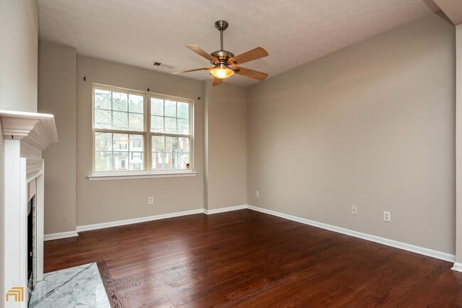 Building Photo - 246 Village Square Dr