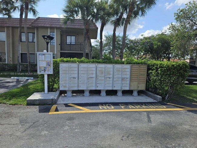 Building Photo - 302 Lakeview Dr