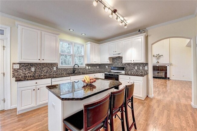 Building Photo - 3615 Ansley Park Dr