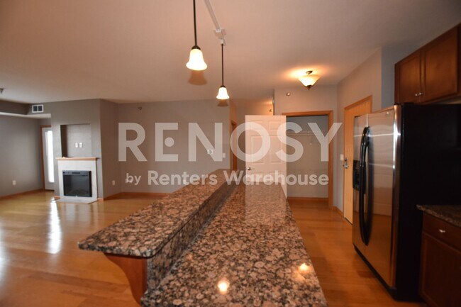 Building Photo - Stunning 1 Bedroom 1 Bathroom in Saint Louis Park!