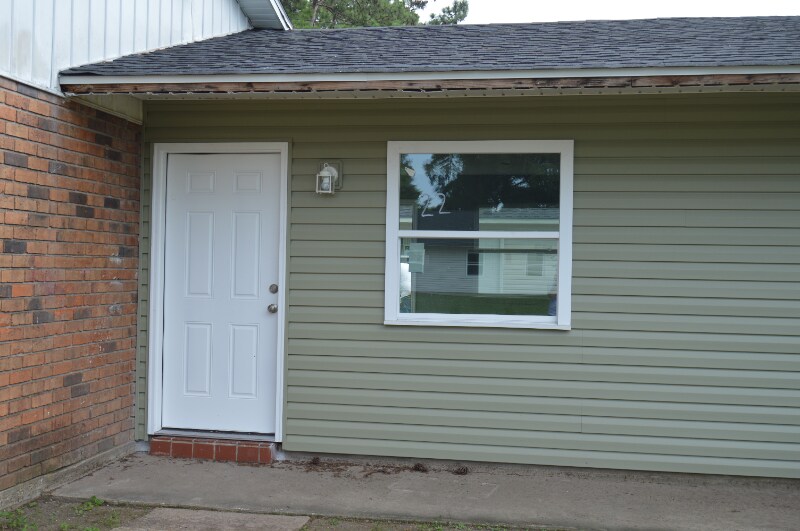 Primary Photo - 219 Leon St