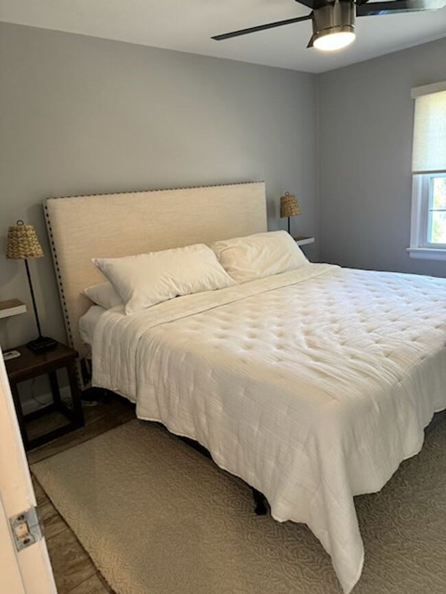 Building Photo - 204 Huntington Ln