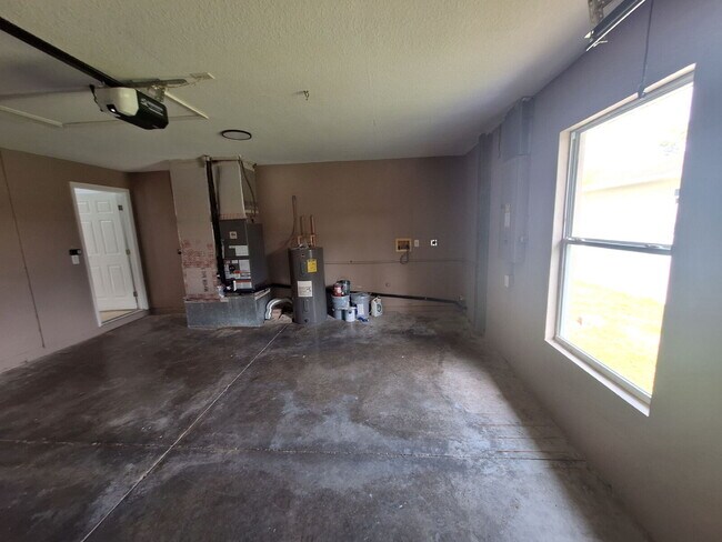 Building Photo - 3/2 Annual Rental Near Atwater Elementary School