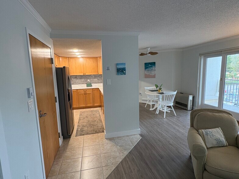 Kitchen & Dining Rm - 219 E Grand Ave