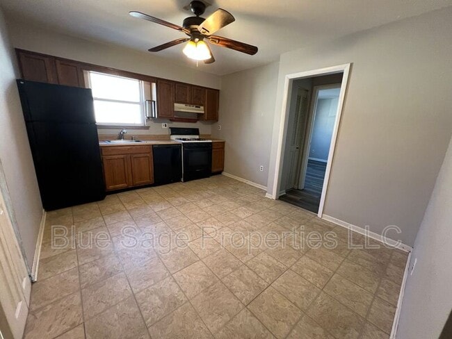 Building Photo - 727 Clifton Ave