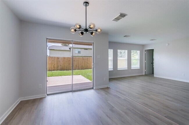 Building Photo - 16711 Hollow Ridge Dr