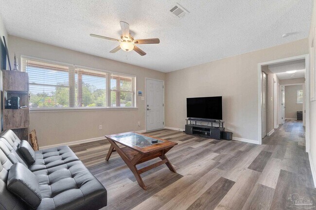 Building Photo - 8 Goodman Ln