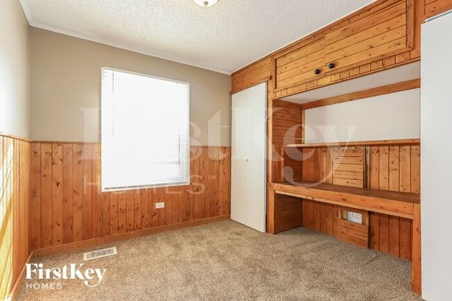 Building Photo - 308 Shabbona Dr