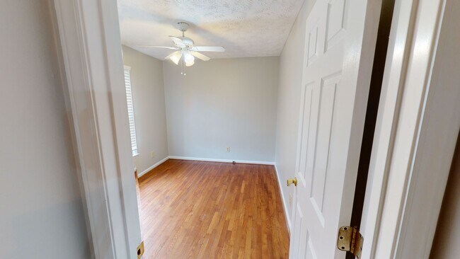 Building Photo - 40 Overlook Rd