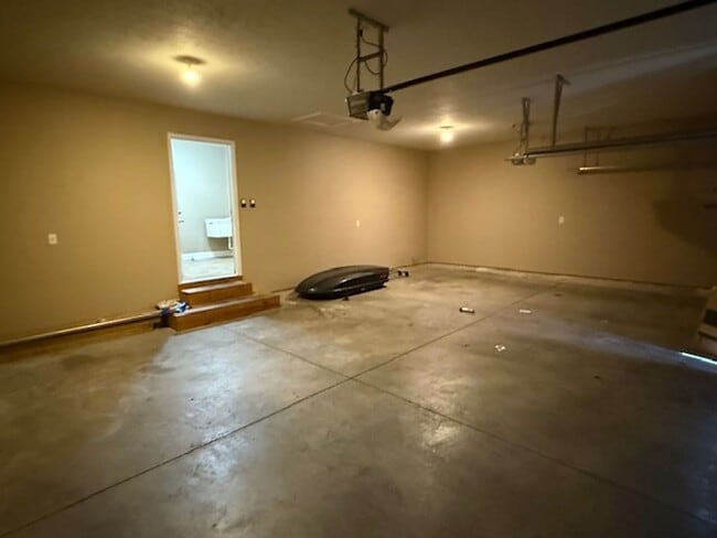 Building Photo - 417 DALHLIA