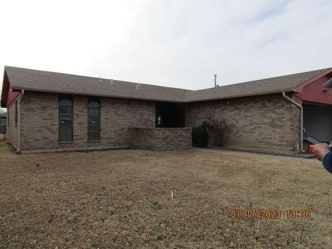 Building Photo - 7008 NW Kingsbury Ave