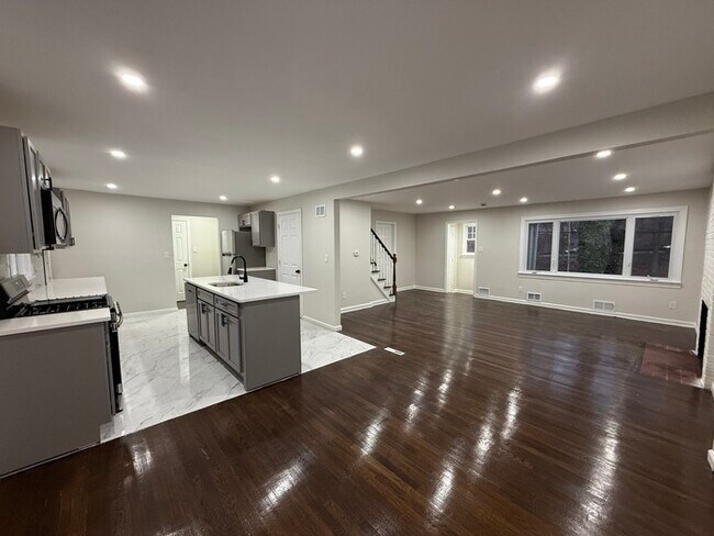 Building Photo - 255 Kawameeh Dr