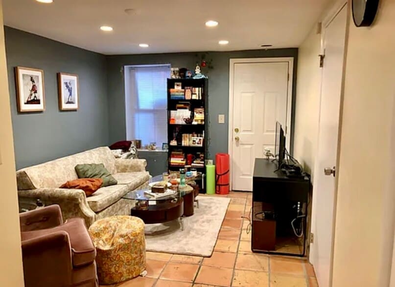 Living Room - 1610 N Wolcott Ave