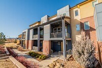 Building Photo - Modern 2BD, 2.5BA Broomfield Townhome with...