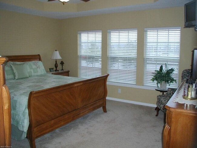 Building Photo - End Unit Townhome