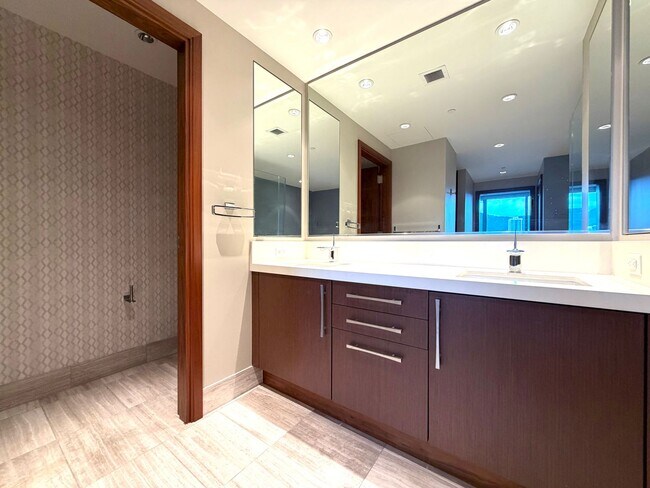 Building Photo - PARTIALLY FURNISHED, 3 BEDROOM, 3 BATHROOM, 2 PARKING (ONE ALA MOANA)