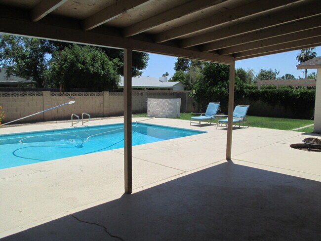 Building Photo - Tempe 4 Bed 2 Bath Includes Pool & Landscaping - Great Location