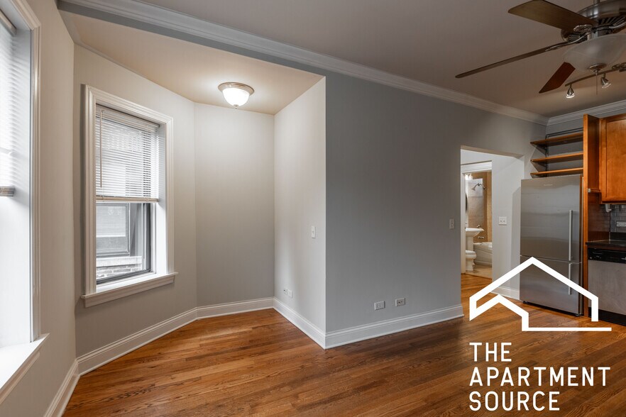 Building Photo - 736 W Addison St