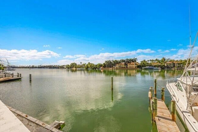 Building Photo - 5600 Collins Ave