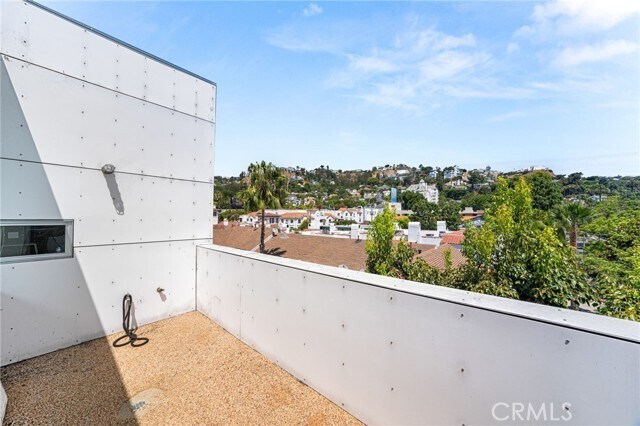 Building Photo - 1351 Havenhurst Dr