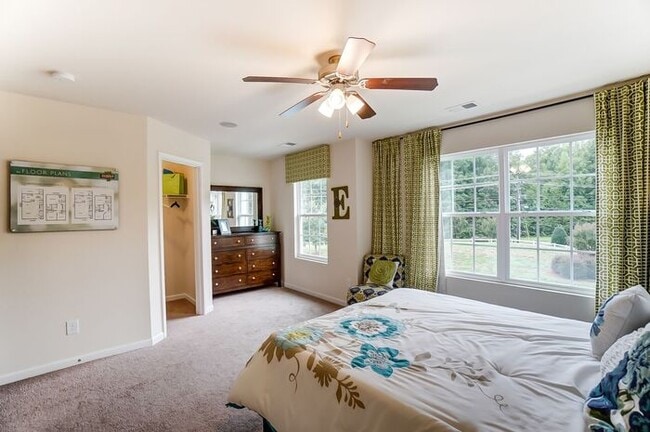 Building Photo - $500 Off First Full Months Rent