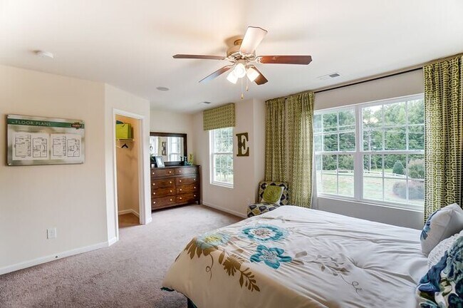 Building Photo - Beautiful 3 Bedroom 2.5 Bath Townhome in G...