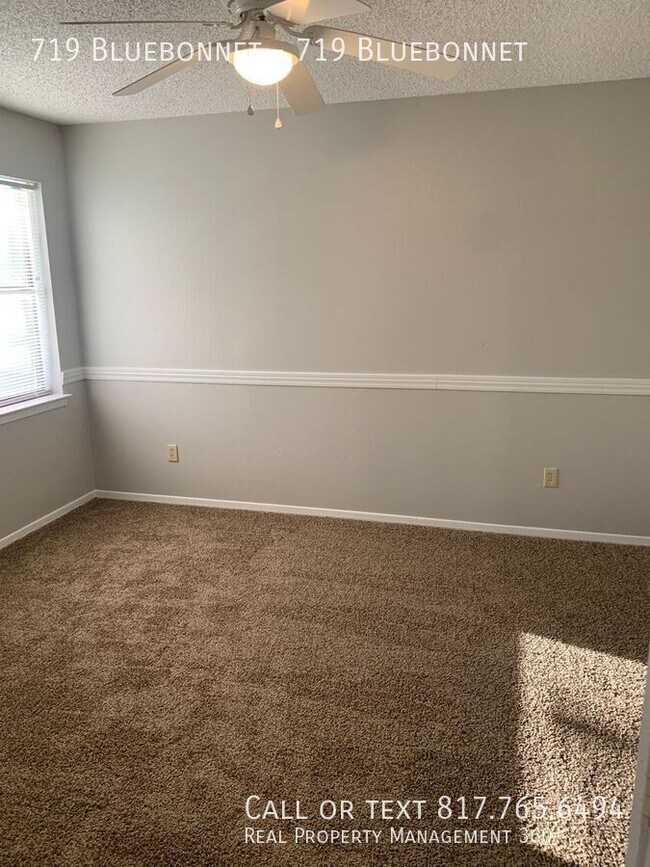 Building Photo - 719 Bluebonnet Dr