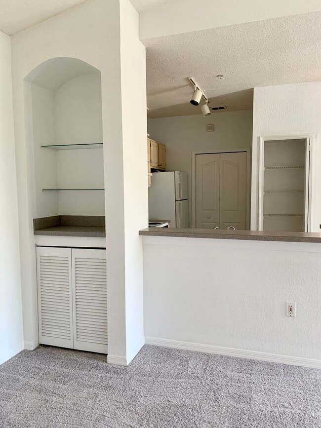 Building Photo - Updated 2/1 at Visconti, new carpet & paint, vaulted ceilings!