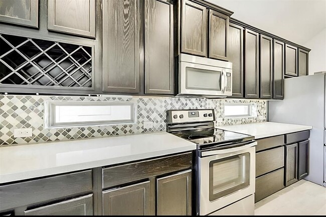 Building Photo - 20711 Winghaven Dr