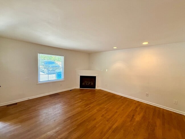 Building Photo - 218 Hickory Forest Rd