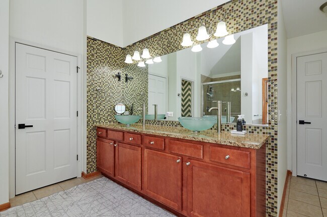 Building Photo - 26300 W Chatham Dr
