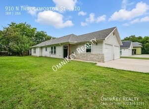 Building Photo - 910 N Throckmorton St