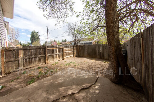 Building Photo - 4721 Hickory Pl