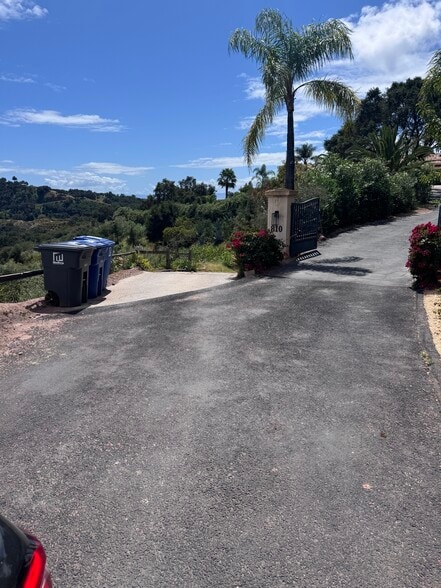 Building Photo - 800 Toro Canyon Rd