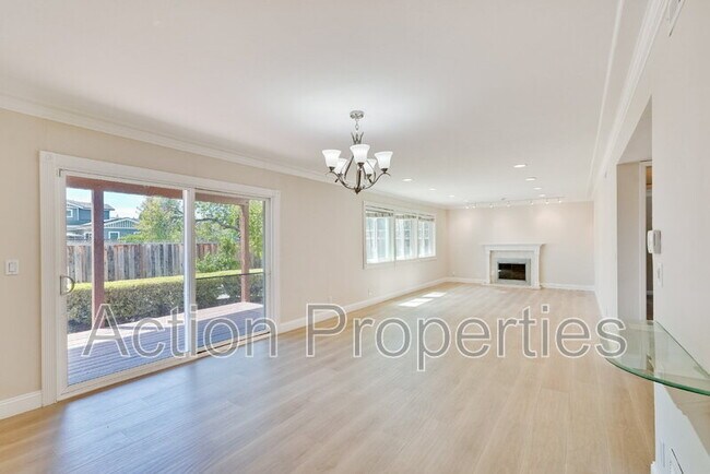 Building Photo - 3806 Century Dr