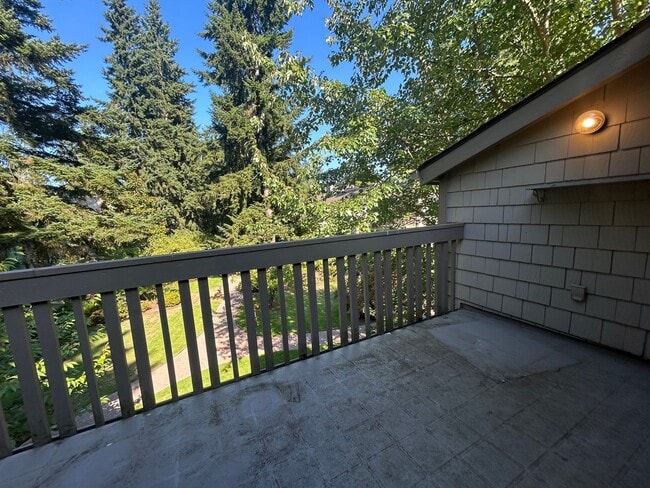 Building Photo - Spacious 2 Bedroom Condo Unit in North Sea...