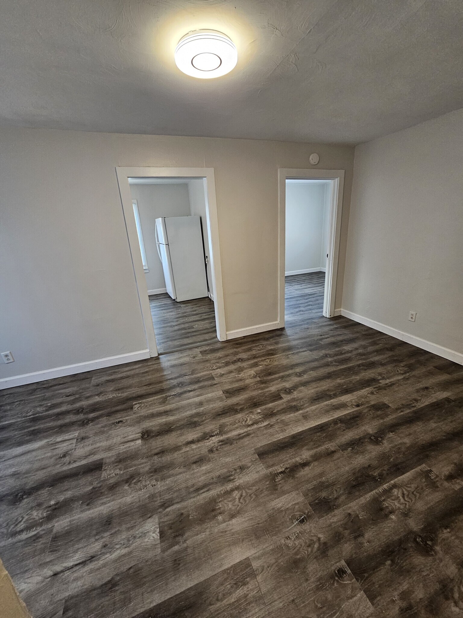 Building Photo - 420 W Hickory St