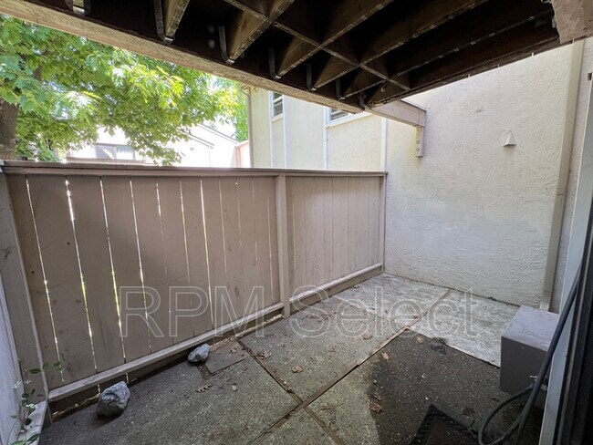 Building Photo - 385 Camelback Rd